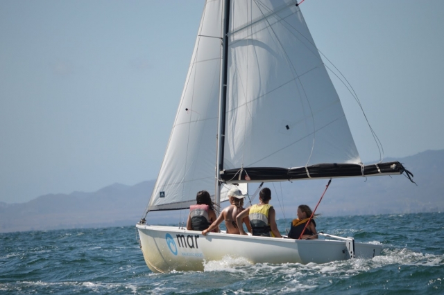 Alcanzando velocidad a vela
